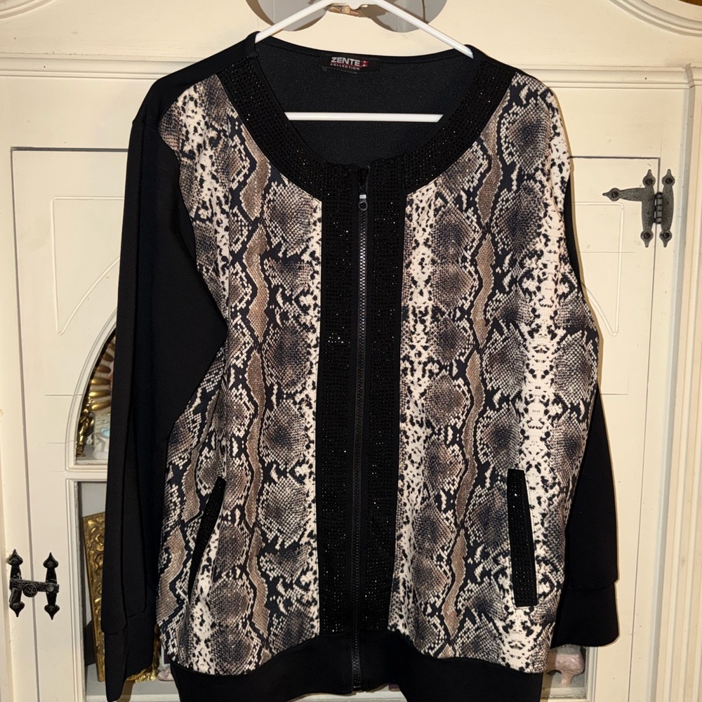 Zenith Women's Black and Cream Snake Pattern Bomber Jacket